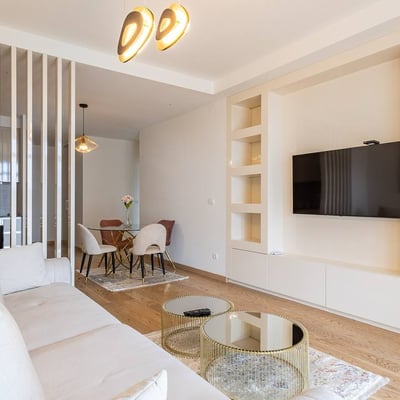 Alquiler de luminosos apartamentos amueblados de 3 habitaciones, 82 m², BW Aurora, Belgrado, Serbia