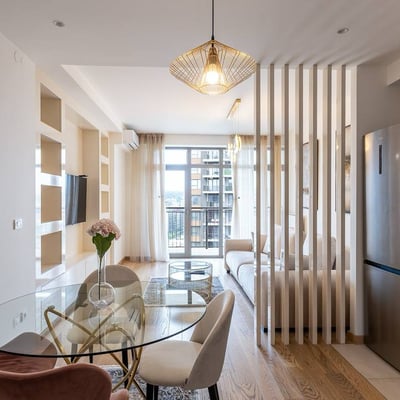 Alquiler de luminosos apartamentos amueblados de 3 habitaciones, 82 m², BW Aurora, Belgrado, Serbia