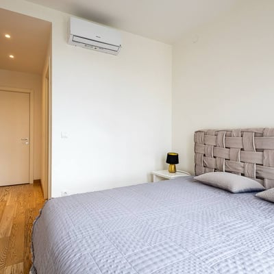 Alquiler de luminosos apartamentos amueblados de 3 habitaciones, 82 m², BW Aurora, Belgrado, Serbia