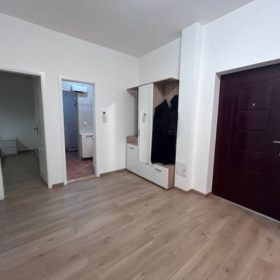 Alquiler de amplios apartamentos amueblados de 3 habitaciones, 72 m², Višnjica, Belgrado, Serbia