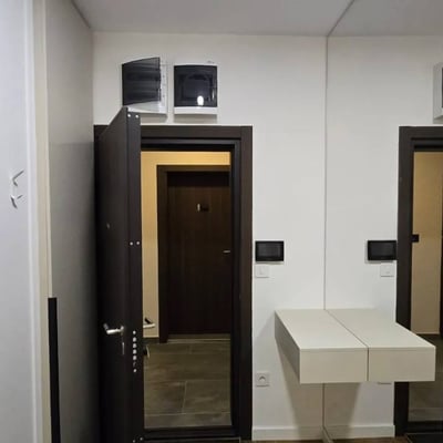 Alquiler de un nuevo apartamento amueblado de 2 habitaciones, 51 m², frente al paseo marítimo, Zemun, Belgrado, Serbia