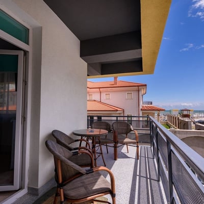 Rent of furnished 2-room apartments, 56 m², with sea view, Mamaia, Constanța, Romania