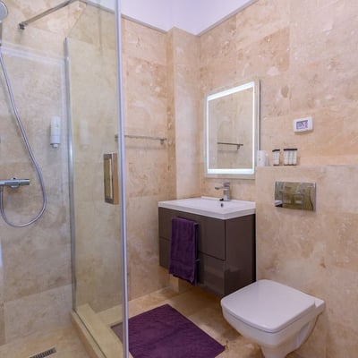 Rent of furnished 2-room apartments, 56 m², with sea view, Mamaia, Constanța, Romania