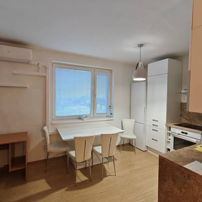 Alquiler de un apartamento amueblado de 3 habitaciones, 62 m², Podunajské Biskupice, Bratislava, Eslovaquia