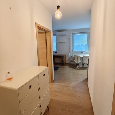 Alquiler de un apartamento amueblado de 3 habitaciones, 62 m², Podunajské Biskupice, Bratislava, Eslovaquia