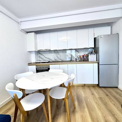 Location d’un appartement spacieux et meublé, 42 m², Secteur 6, Bucarest, Roumanie
