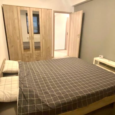 Alquiler de un apartamento amueblado y renovado de 2 habitaciones, 60 m², Bucarest, Rumanía