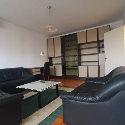 Alquiler de un apartamento cómodo y amueblado de 2 habitaciones, 59 m², Nuevo Belgrado, Serbia