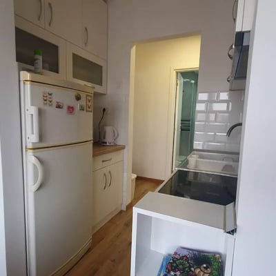 Alquiler de un apartamento cómodo y amueblado de 2 habitaciones, 59 m², Nuevo Belgrado, Serbia
