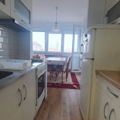 Alquiler de un apartamento cómodo y amueblado de 2 habitaciones, 59 m², Nuevo Belgrado, Serbia