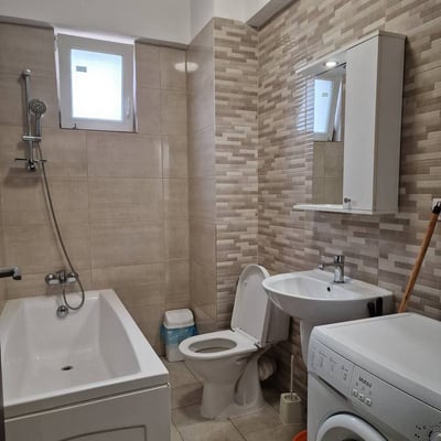 Alquiler de un apartamento moderno y amueblado de dos habitaciones en un edificio nuevo, Sector 6, Bucarest, Rumanía