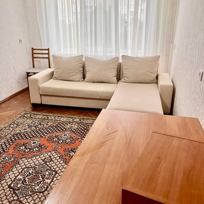 Miete einer hellen, möblierten Dreizimmerwohnung im Stadtteil Rîșcani, Chișinău, Moldawien