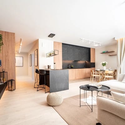 Alquiler de un apartamento elegante de tres habitaciones de 84 m² con balcón, distrito de Bronowice, Cracovia, Polonia