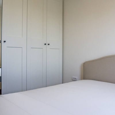 Alquiler de un apartamento luminoso de tres habitaciones de 60 m² con balcón, zona de Voždovac, Belgrado, Serbia