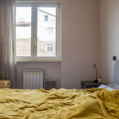 Alquiler de un apartamento acogedor de tres habitaciones de 74 m² en el centro de la ciudad, Belgrado, Serbia