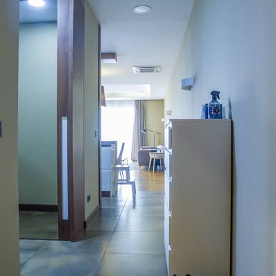 Alquiler de un apartamento acogedor de tres habitaciones de 74 m² en el centro de la ciudad, Belgrado, Serbia