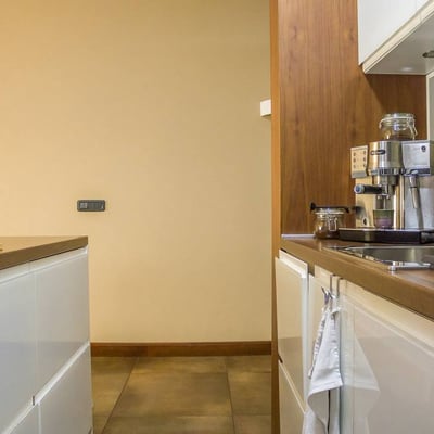 Alquiler de un apartamento acogedor de tres habitaciones de 74 m² en el centro de la ciudad, Belgrado, Serbia