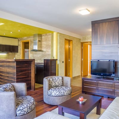 Alquiler de un apartamento espacioso de tres habitaciones de 90 m² en Vračar, Belgrado, Serbia