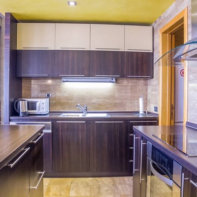 Alquiler de un apartamento espacioso de tres habitaciones de 90 m² en Vračar, Belgrado, Serbia