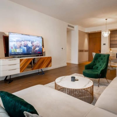 Alquiler de un apartamento espacioso de tres habitaciones de 120 m² en el complejo residencial premium BW Terraces, Belgrado, Serbia