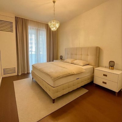 Alquiler de un apartamento espacioso de tres habitaciones de 120 m² en el complejo residencial premium BW Terraces, Belgrado, Serbia