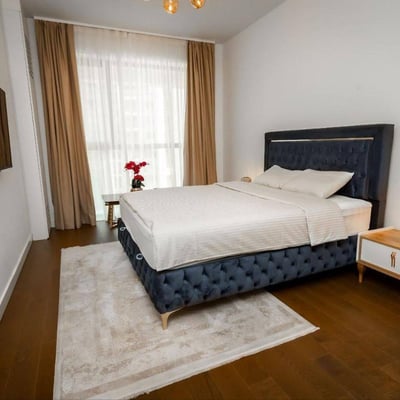 Alquiler de un apartamento espacioso de tres habitaciones de 120 m² en el complejo residencial premium BW Terraces, Belgrado, Serbia