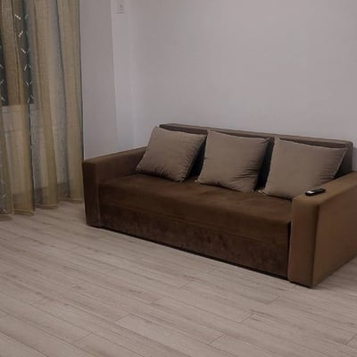 Alquiler de un apartamento amueblado de tres habitaciones con aire acondicionado, Sector 6, Bucarest, Rumanía