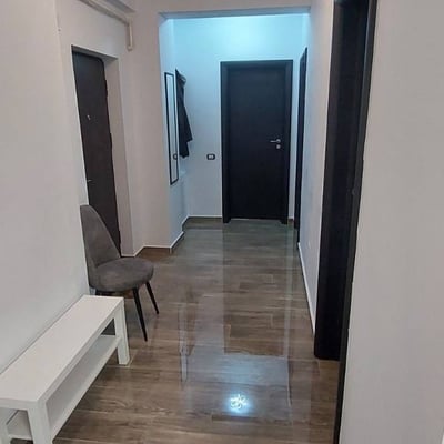 Alquiler de un apartamento amueblado de tres habitaciones con aire acondicionado, Sector 6, Bucarest, Rumanía