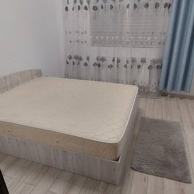 Alquiler de un apartamento amueblado de tres habitaciones con aire acondicionado, Sector 6, Bucarest, Rumanía