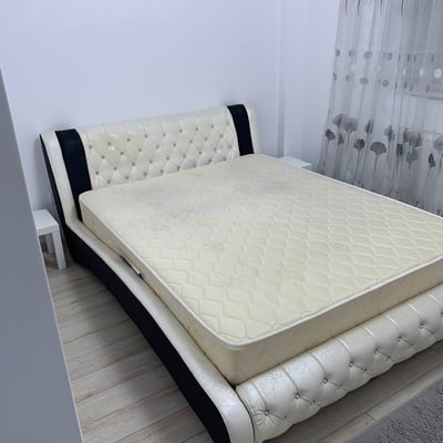 Alquiler de un apartamento amueblado de tres habitaciones con aire acondicionado, Sector 6, Bucarest, Rumanía