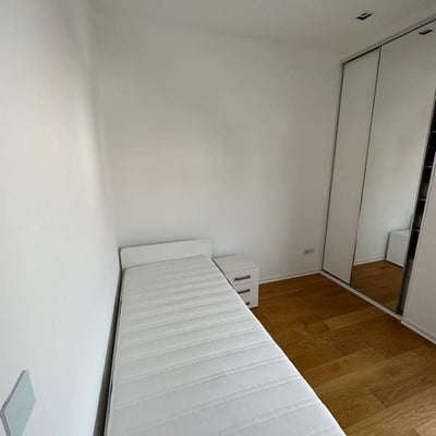 Location d’un appartement de trois pièces de 57 m² dans un immeuble neuf et moderne en centre-ville, Belgrade, Serbie