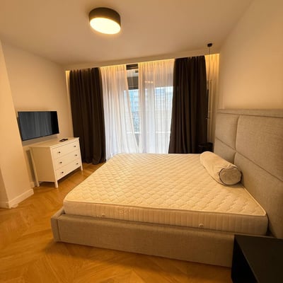 Miete einer geräumigen, vollständig renovierten 3-Zimmer-Wohnung, 107 m², im Stadtzentrum, Belgrad, Serbien