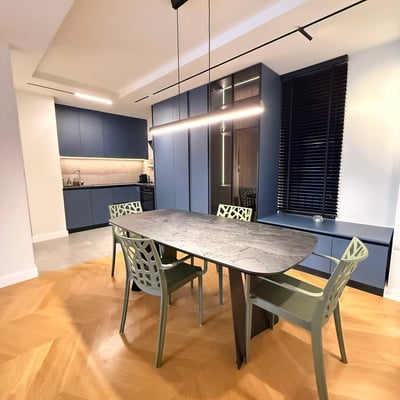 Location d’un appartement spacieux et entièrement rénové de 3 pièces, 107 m², en centre-ville, Belgrade, Serbie