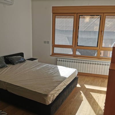 Alquiler de un apartamento tipo estudio, 37 m², frente al parque Tašmajdan, Belgrado, Serbia