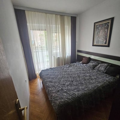 Location d’un appartement de 2 pièces 43 m² en centre-ville, Belgrade, Serbie