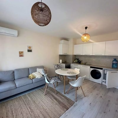 Rent of bright comfortable 2-room apartment on the first sea line, South Bay, Varna, Bulgaria