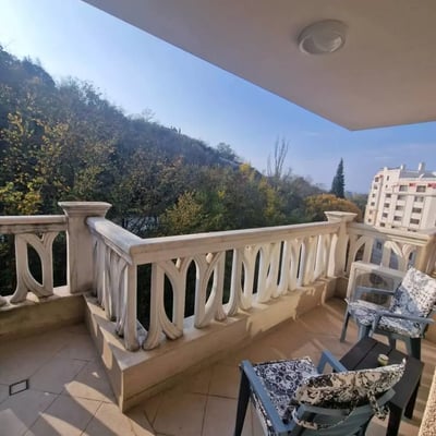Rent of bright comfortable 2-room apartment on the first sea line, South Bay, Varna, Bulgaria