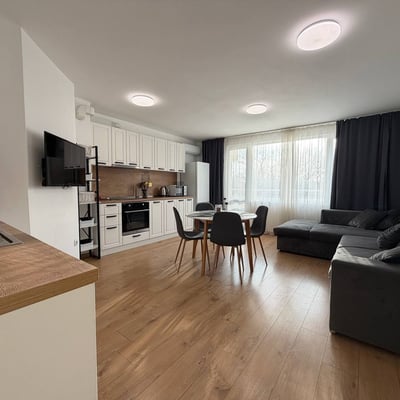 Rent of spacious 3-room apartment 95 m², Kolhozen Pazar, Varna, Bulgaria