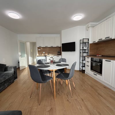 Rent of spacious 3-room apartment 95 m², Kolhozen Pazar, Varna, Bulgaria