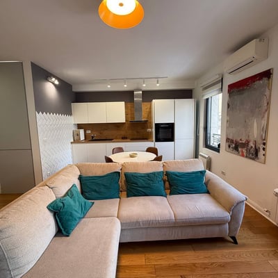 Rent of a 3-room apartment, 75 m², in a premium residential complex in the city center, Belgrade, Serbia