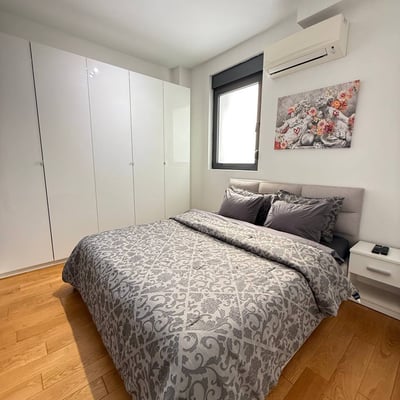 Rent of a 3-room apartment, 75 m², in a premium residential complex in the city center, Belgrade, Serbia