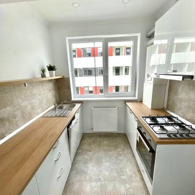 Location d’un appartement lumineux d’une pièce avec balcon, Bucarest, Chiajna, Roumanie