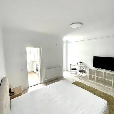 Location d’un appartement lumineux d’une pièce avec balcon, Bucarest, Chiajna, Roumanie