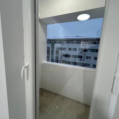 Alquiler de apartamento nuevo de 1 habitación con balcón y plaza de aparcamiento, Bucarest, Chiajna, Rumanía