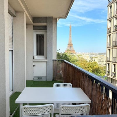 Rent of a three-room apartment with Eiffel Tower view, 72 m², Paris, France