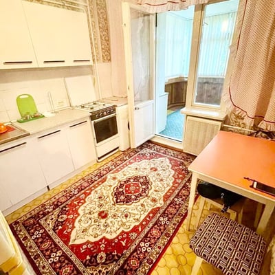 Miete einer gepflegten Einzimmerwohnung im Stadtzentrum, Chișinău, Moldau