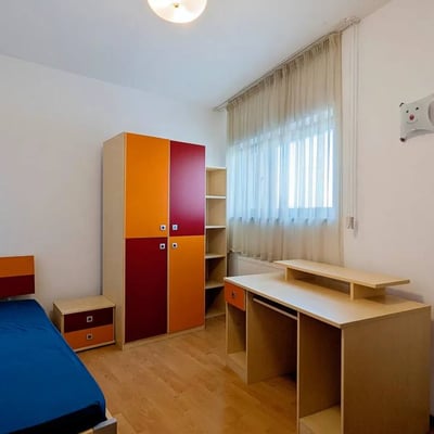 Alquiler de apartamento amueblado de tres habitaciones, 76 m², Bucarest, Rumanía