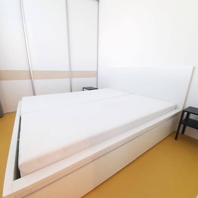 Miete einer möblierten Zweizimmerwohnung mit Balkon, 34 m², Bratislava, Slowakei