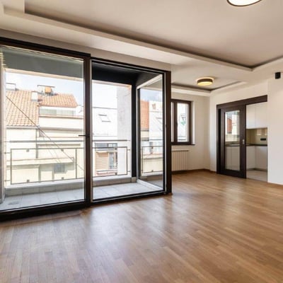 Alquiler de apartamento amplio de tres habitaciones en edificio nuevo, 91 m², distrito Vračar, Belgrado, Serbia