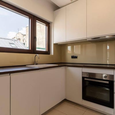 Аренда просторной трёхкомнатной квартиры в новом доме, 91 м², Врачар, Белград, Сербия